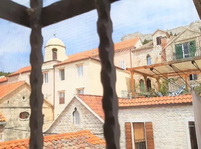 And Town Gate Hvar Апартаменти