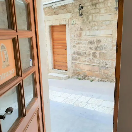 Apartment And Town Gate Hvar *