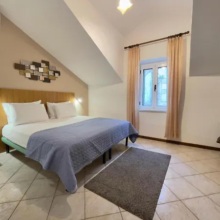 And Town Gate Hvar * هفار