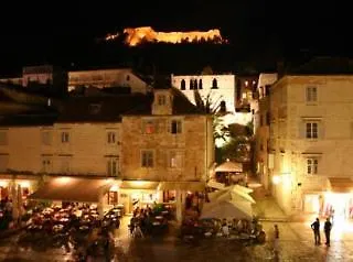 아파트 And Town Gate Hvar