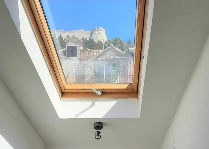 Apartment And Town Gate Hvar *